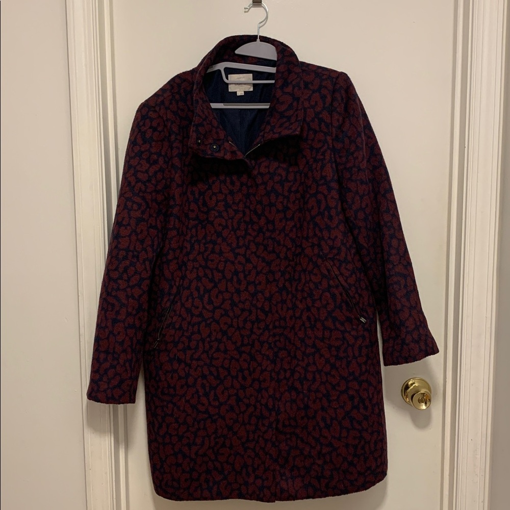 Beautiful Loft Burgundy and Navy winter coat. It has a giraffe type print.